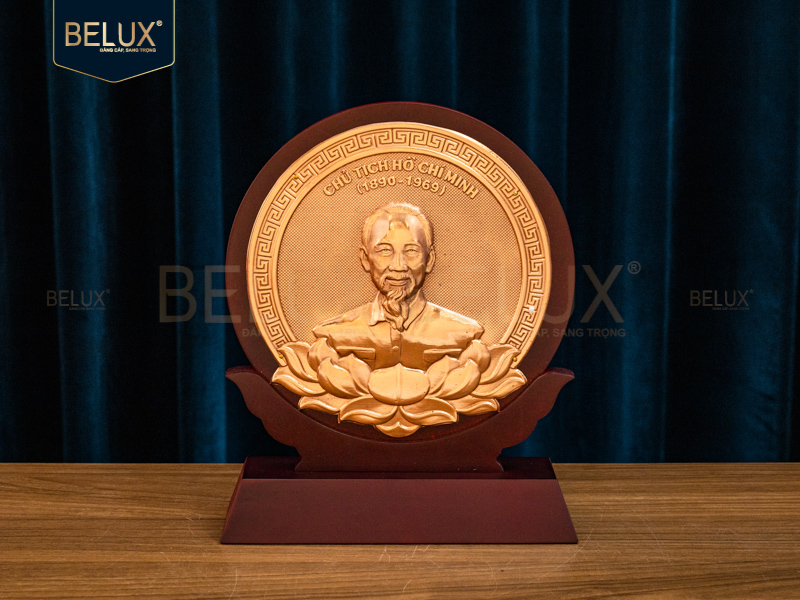 Biểu trưng Bác Hồ bằng đồng đỏ cao 25cm